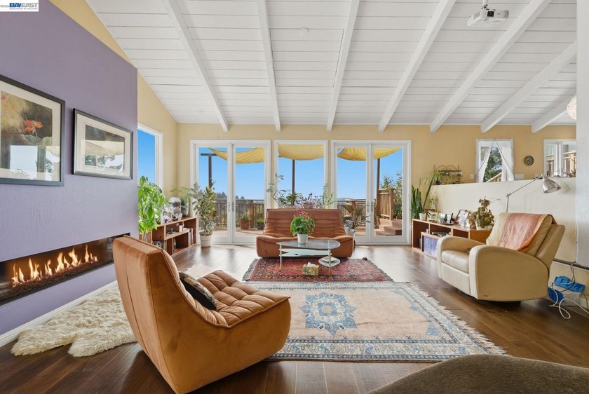 Beautifully remodeled and thoughtfully designed for both privacy - photo 12