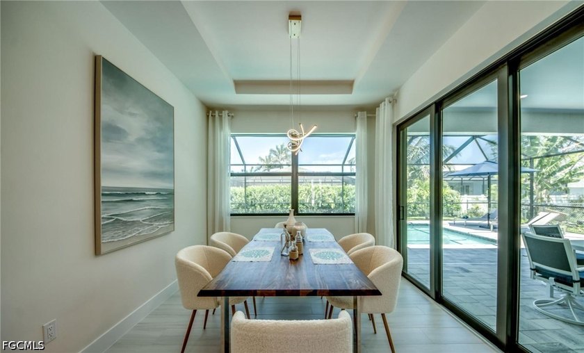 Turnkey pool home with western rear exposure, offering stunning - photo 8