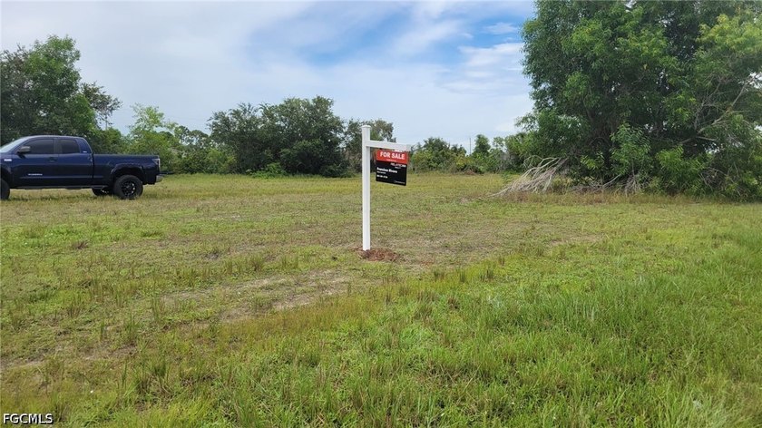 Own your own waterfront property in Cape Coral, Florida. This - photo 5