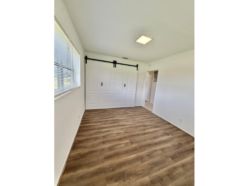 Beautifully updated 2BR/1BA condo in 55+ Cresthaven Villas. This - photo 5
