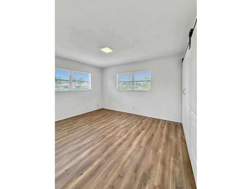 Beautifully updated 2BR/1BA condo in 55+ Cresthaven Villas. This - photo 7