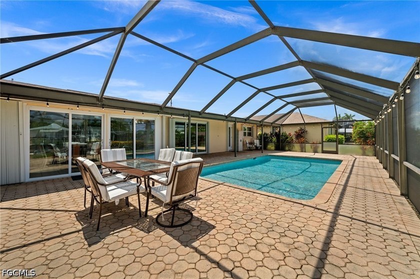 AFFORDABLE GULF ACCESS WATERFRONT POOL HOME ON CAPE CORAL'S - photo 4