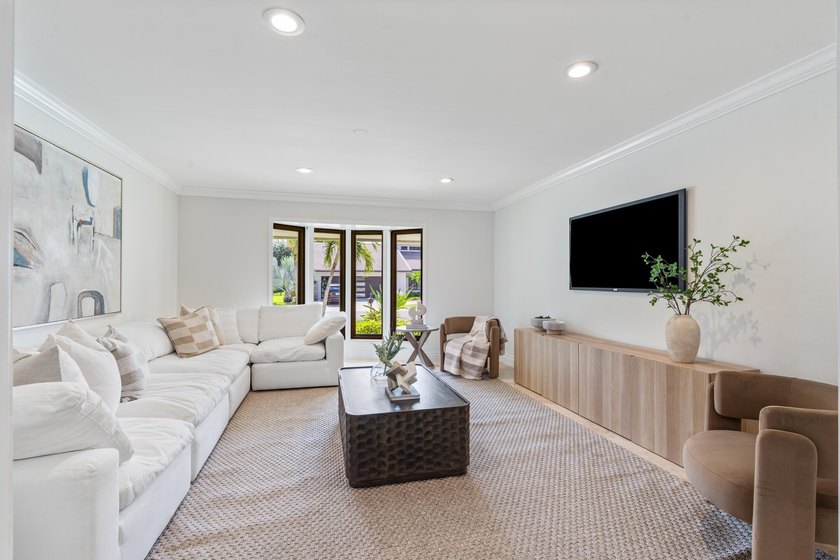 Welcome to Woodfield Hunt Club, a sought-after gated community - photo 17