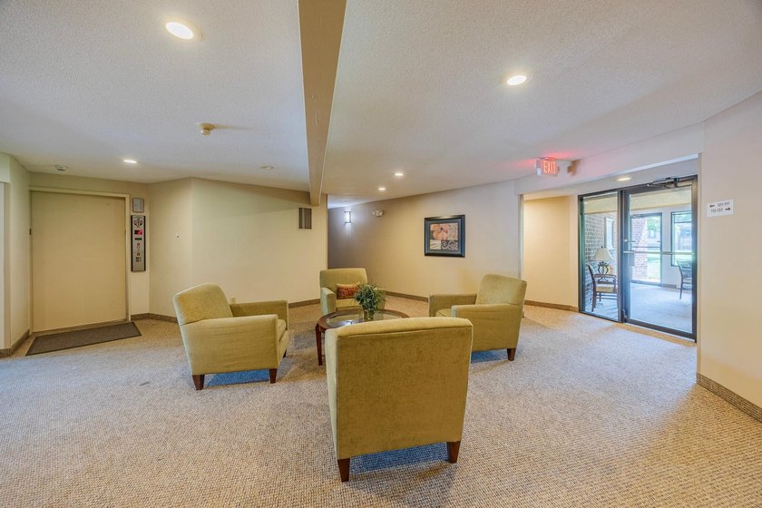 Charming 2 Bed, 2 Bath End-Unit Condo in Prime Bloomington - photo 34