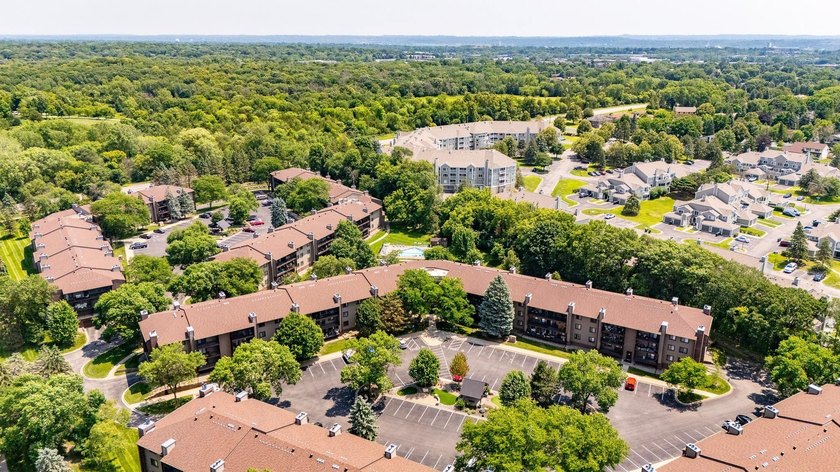 Charming 2 Bed, 2 Bath End-Unit Condo in Prime Bloomington - photo 46