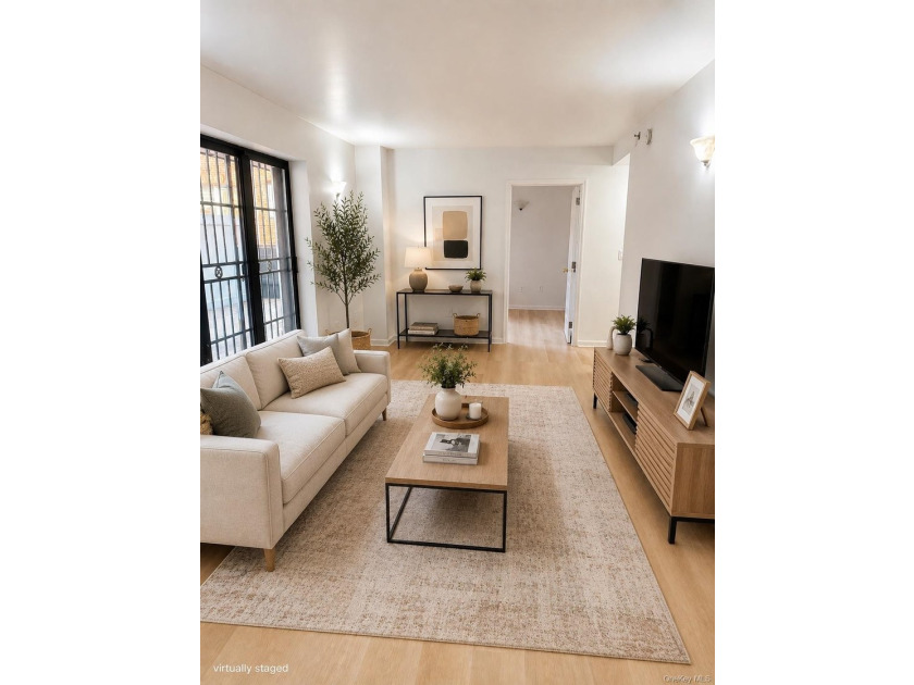 Rare opportunity to own a beautifully maintained 2019-built - photo 4
