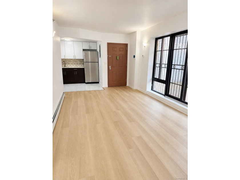 Rare opportunity to own a beautifully maintained 2019-built - photo 7