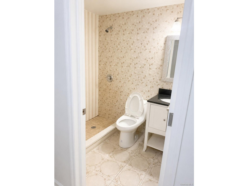 Rare opportunity to own a beautifully maintained 2019-built - photo 9
