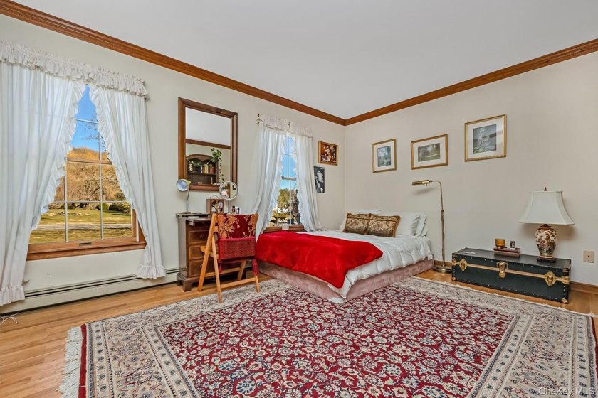 Welcome home to this inviting Colonial-style 4-bedroom oasis in - photo 18