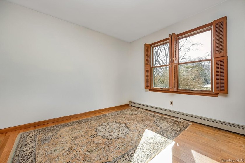 Welcome home to this inviting Colonial-style 4-bedroom oasis in - photo 19