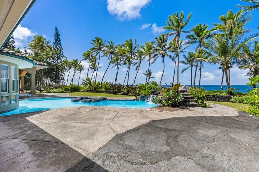 This secluded 10+ acre oceanfront estate pairs the best of - photo 2