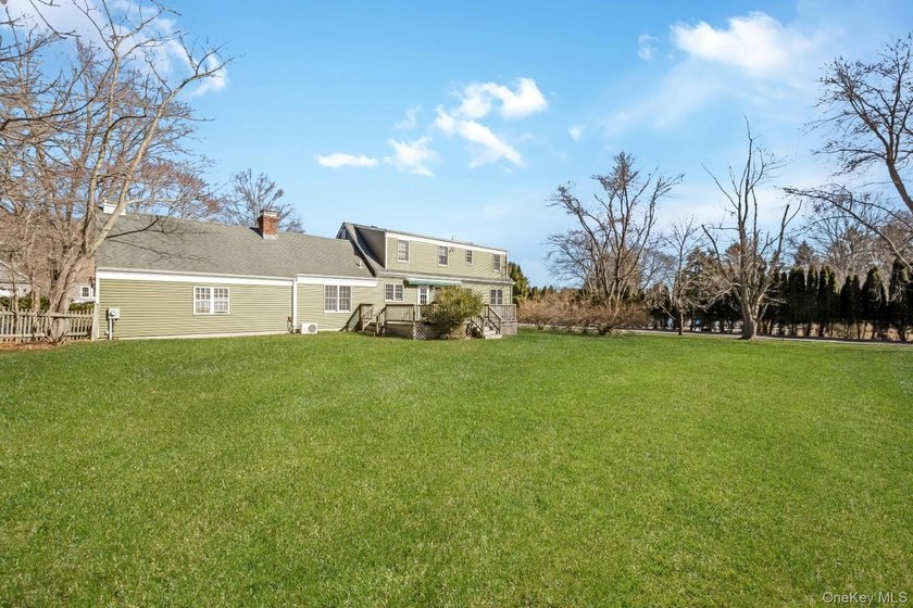 Welcome home to this inviting Colonial-style 4-bedroom oasis in - photo 28