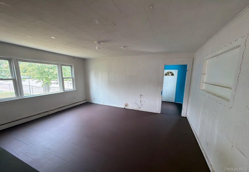 This Ranch Style Home Features 2 Bedrooms, Eat In Kitchen, Full - photo 5