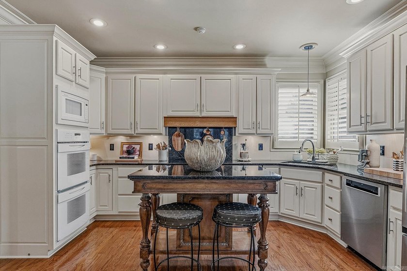 Experience golf course living at its finest in Ridgepointe! - photo 6