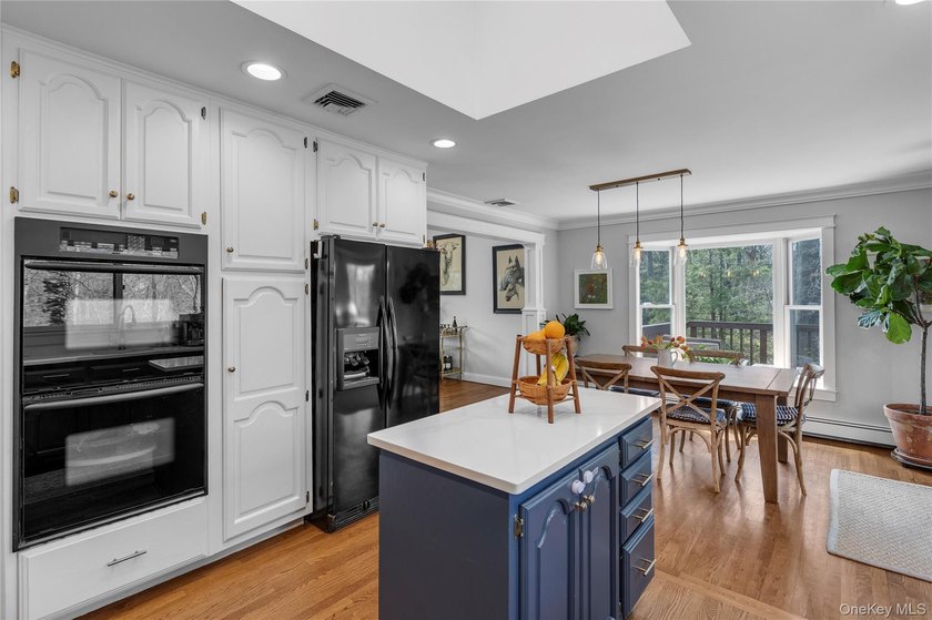 Welcome to this picture-perfect three-bedroom ranch, ideally - photo 11