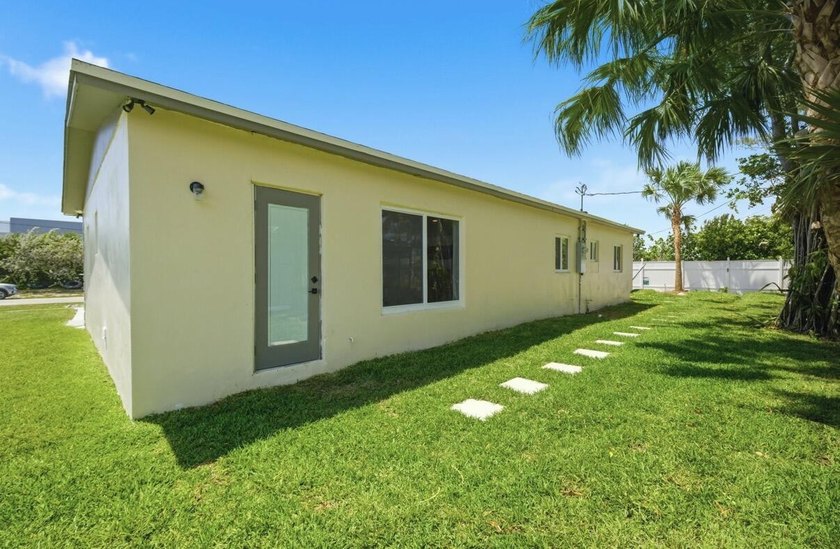 !ACCEPTING BACKUP OFFERS! STUNNING FULLY RENOVATED HOME OFFERING - photo 2