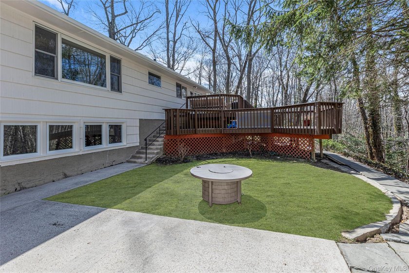 Welcome to this picture-perfect three-bedroom ranch, ideally - photo 21