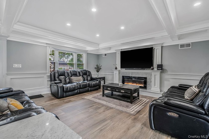 ***WELCOME TO 18 WORDEN PLACE, WEST BABYLON--This beautifully - photo 5
