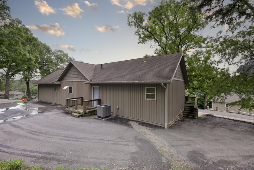 Welcome to your Table Rock Lake getaway--where breathtaking lake - photo 3