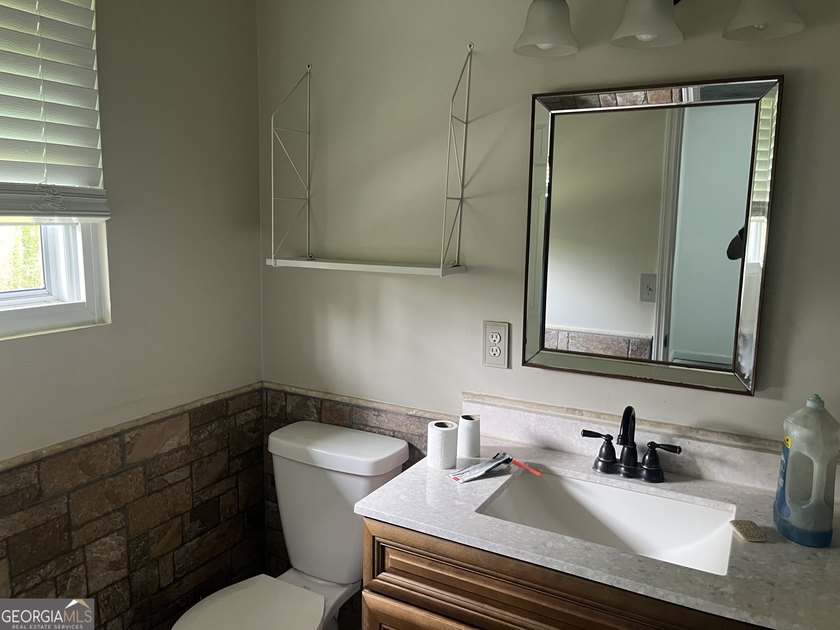 Priced to sell! This is a beautiful home, well-kept and cared - photo 7