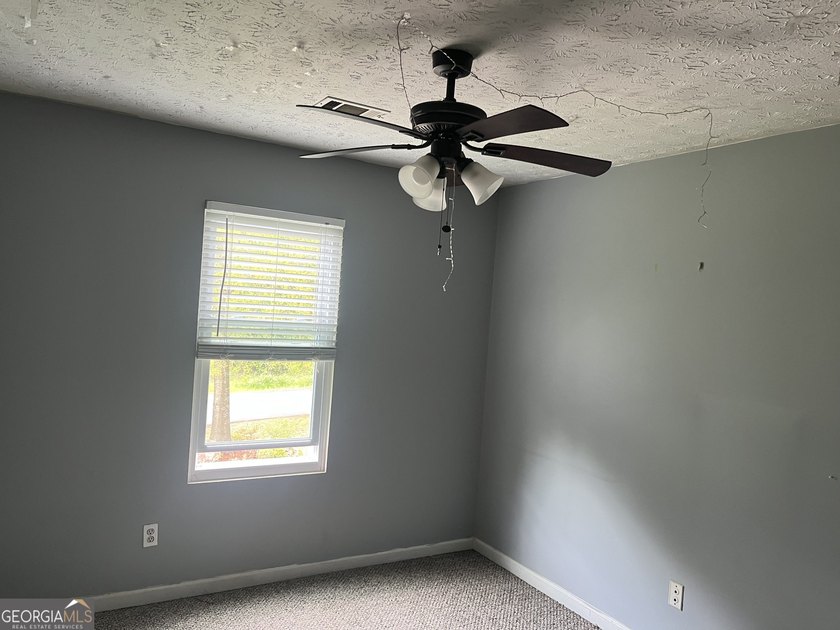 Priced to sell! This is a beautiful home, well-kept and cared - photo 9