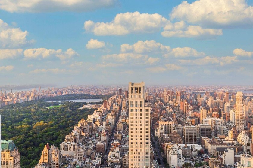 Occupying the entirety of the western side of the 69th floor - photo 4