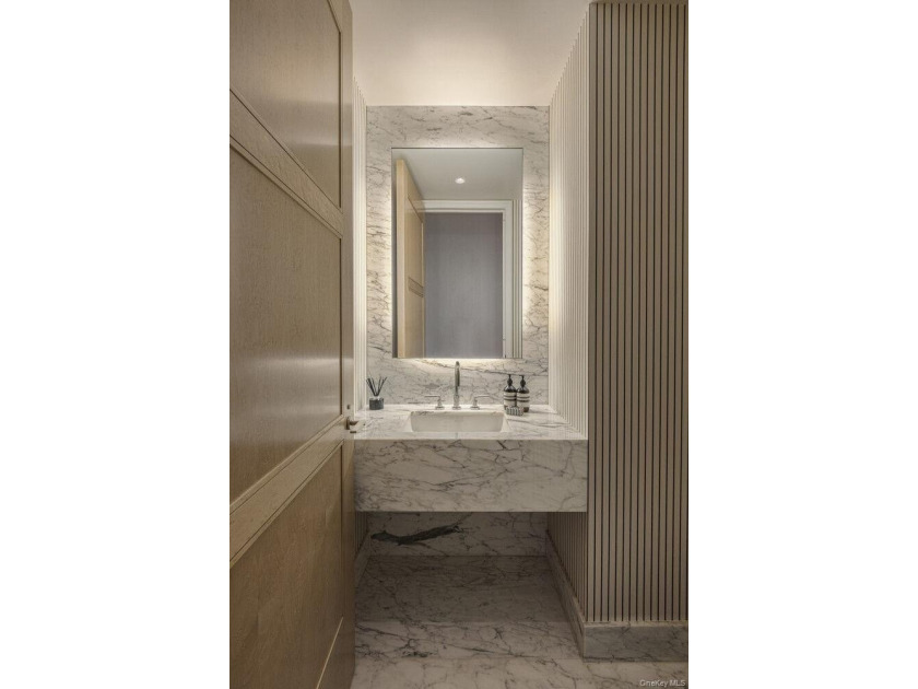Occupying the entirety of the western side of the 69th floor - photo 7