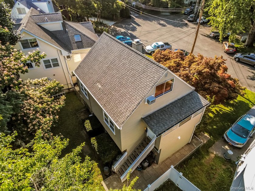 Legal two-family Colonial tucked away on large cul-de-sac - photo 3