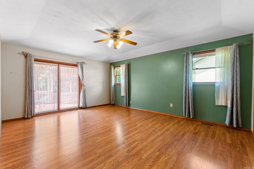 Welcome home to this beautifully maintained 3 bedroom, 2 bath - photo 15