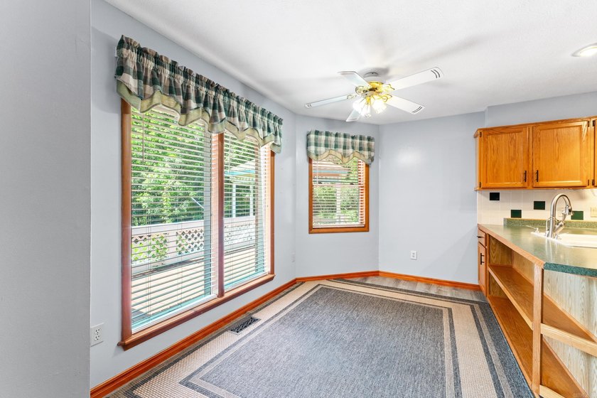 Welcome home to this beautifully maintained 3 bedroom, 2 bath - photo 23