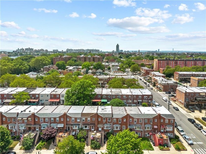 Beautifully renovated modern design, this legal 2-family brick - photo 33