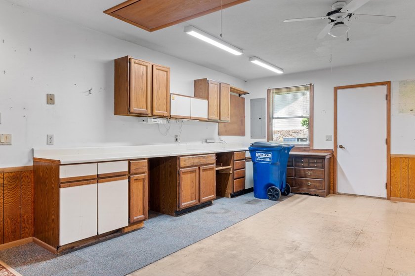 Welcome home to this beautifully maintained 3 bedroom, 2 bath - photo 33