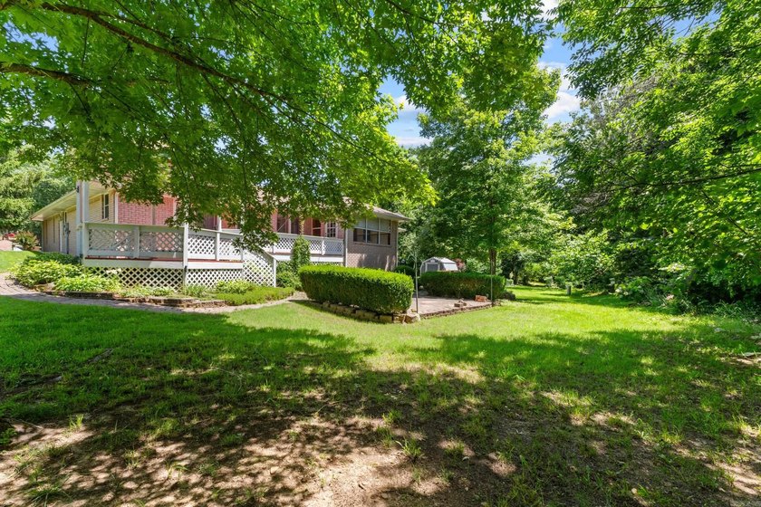 Welcome home to this beautifully maintained 3 bedroom, 2 bath - photo 37