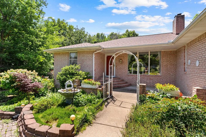 Welcome home to this beautifully maintained 3 bedroom, 2 bath - photo 43