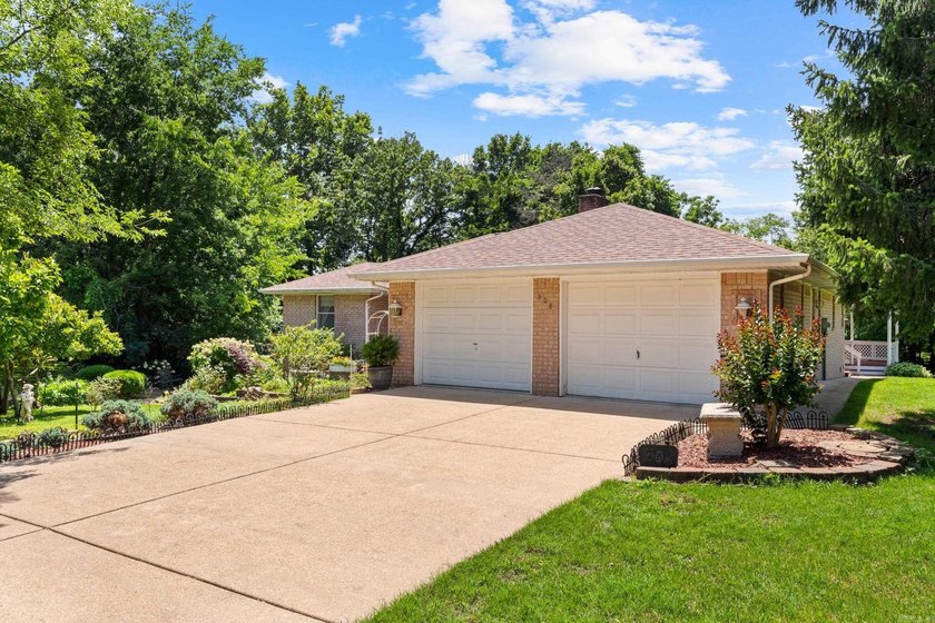 Welcome home to this beautifully maintained 3 bedroom, 2 bath - photo 44