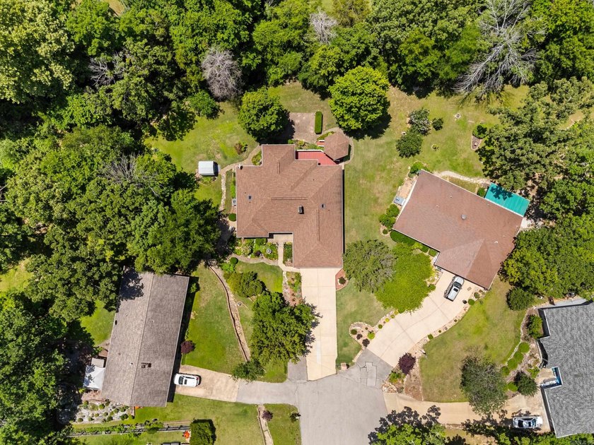 Welcome home to this beautifully maintained 3 bedroom, 2 bath - photo 48