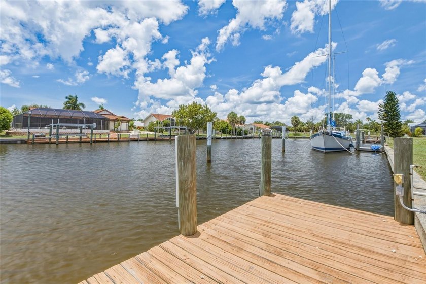 ELEVATED WATERFRONT SAILBOAT ACCESS POOL HOME WITH 4 CAR GARAGE - photo 10