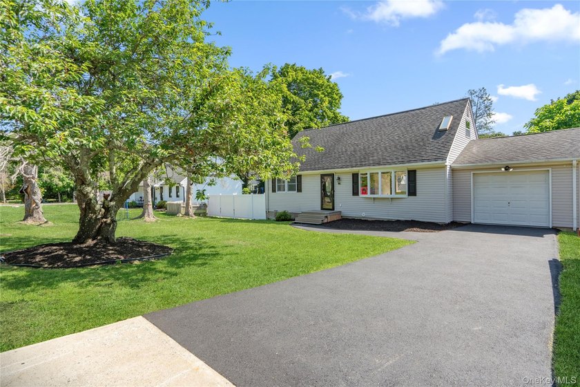 Welcome to this beautifully renovated 4-bedroom, 2-bath Cape - photo 3