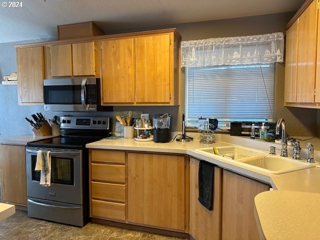 Beautiful open concept three bedroom home with an office that - photo 2
