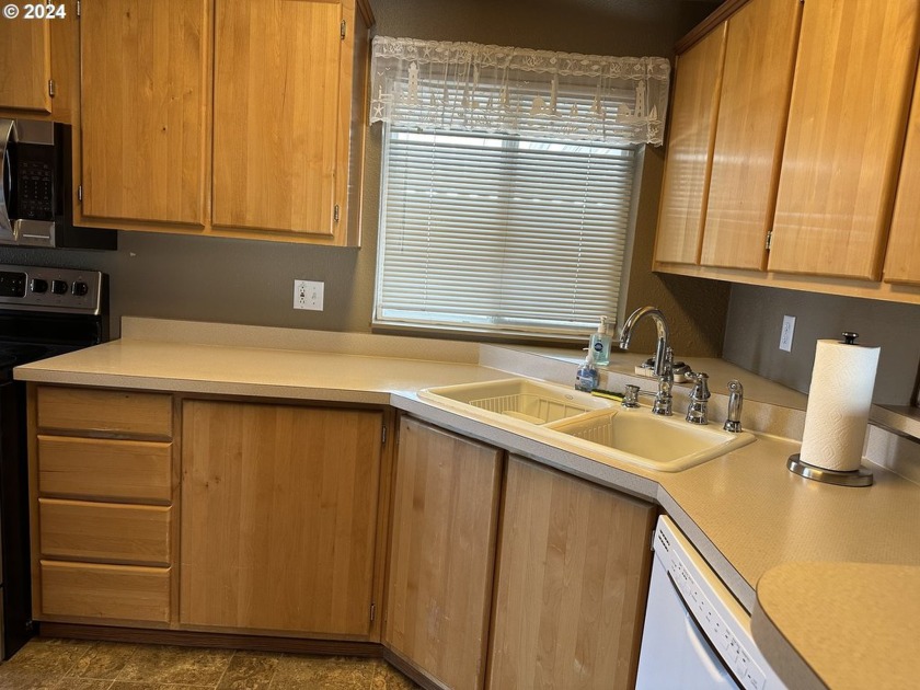 Beautiful open concept three bedroom home with an office that - photo 3