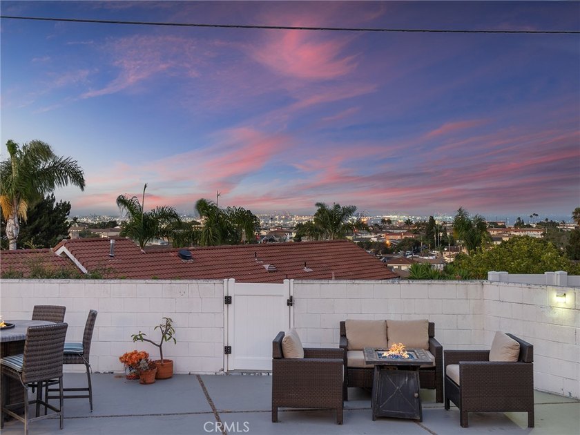 Welcome to a home where timeless charm meets breathtaking harbor - photo 2