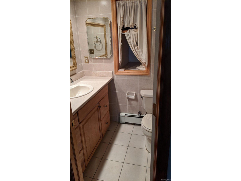 Single family home with five bedrooms, four bathrooms living - photo 25