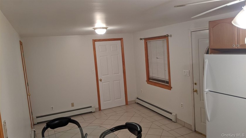 Single family home with five bedrooms, four bathrooms living - photo 26