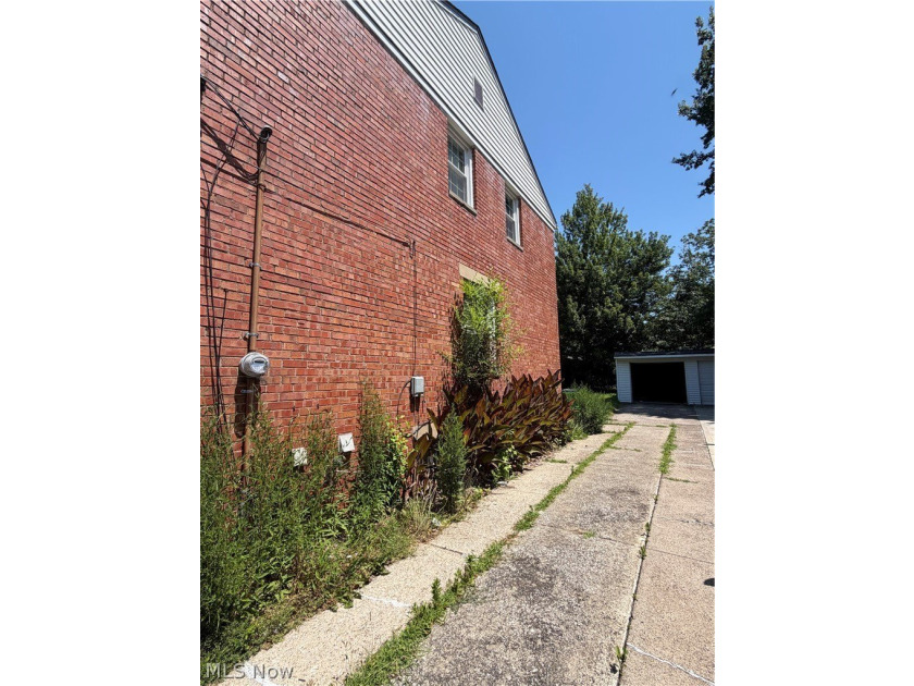 Great new opportunity for investor or homeowner looking for an - photo 3