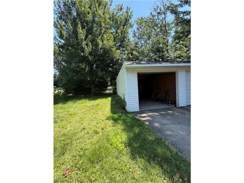 Great new opportunity for investor or homeowner looking for an - photo 4