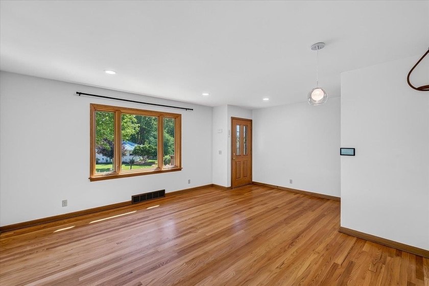 Welcome to this inviting west Madison ranch in the sought-after - photo 7