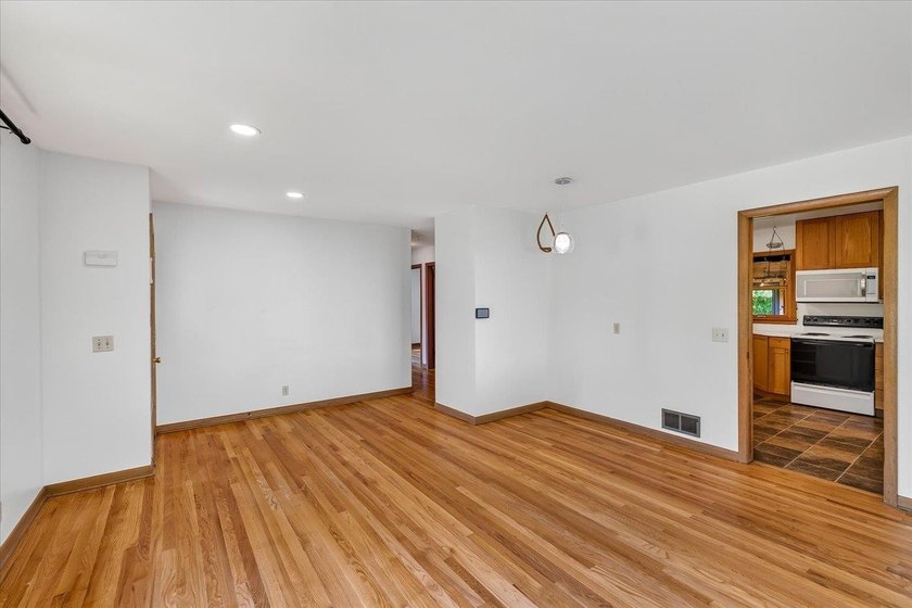 Welcome to this inviting west Madison ranch in the sought-after - photo 9