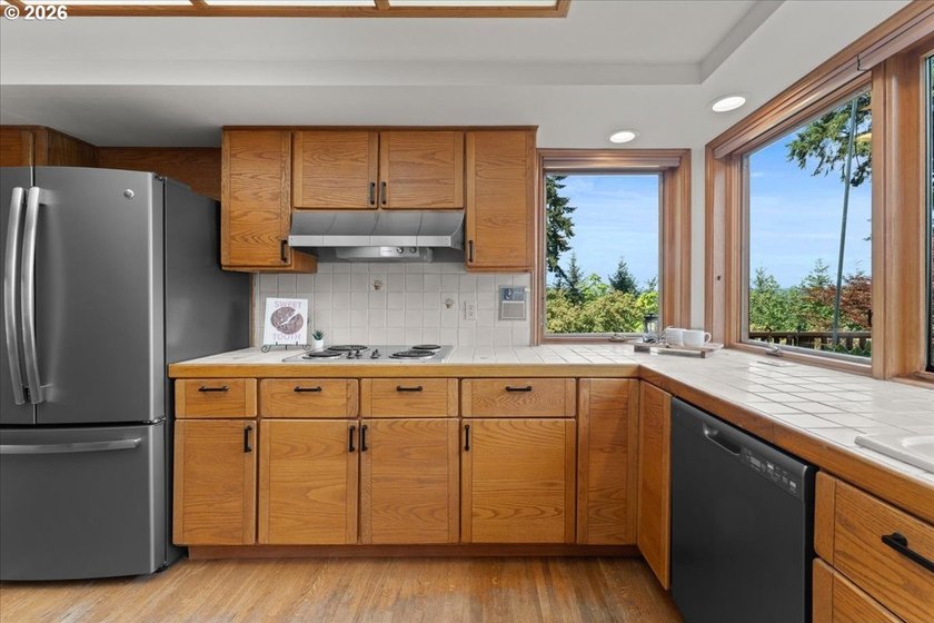 Perched atop a bluff overlooking the Sandy River Valley, this - photo 9