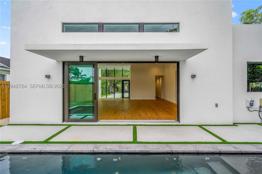 Newer construction luxury custom built home! Cutting edge - photo 31