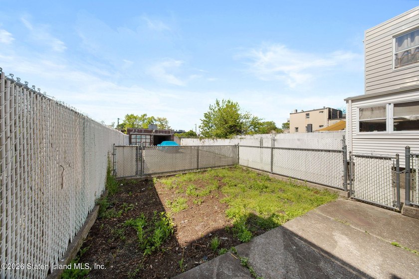 Charming legal two family home in Staten Island's Arrochar and - photo 31